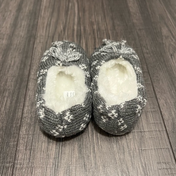 H&M Grey & White Jacquard-Knit Baby Slippers - Picture 4 of 10
